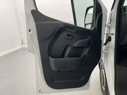 Photo 52 Renault Master  FGN TRAC F3500 L2H2 BLUE DCI 135
