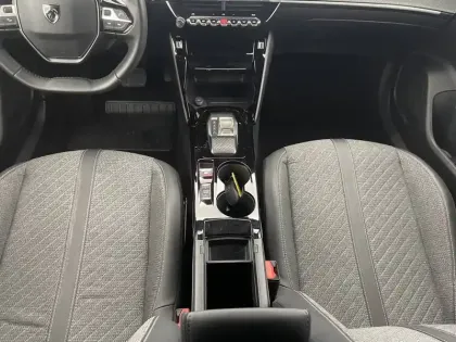 Photo 24 Peugeot 2008  Hybrid 136 e-DCS6