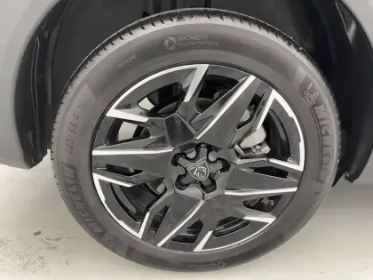 Photo 18 Peugeot 5008  Hybrid 136 e-DCS6