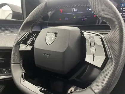 Photo 28 Peugeot 5008  Hybrid 136 e-DCS6