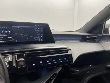 Photo 27 Peugeot 5008  Hybrid 136 e-DCS6