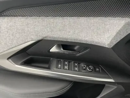 Photo 31 Peugeot 5008  Hybrid 136 e-DCS6