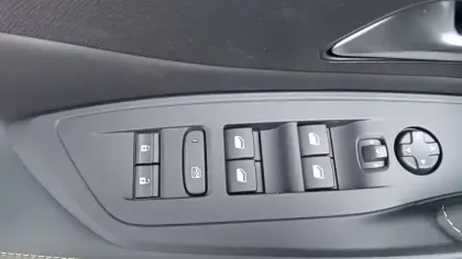 Photo 38 Peugeot 308  SW Hybrid 145 e-DCS6