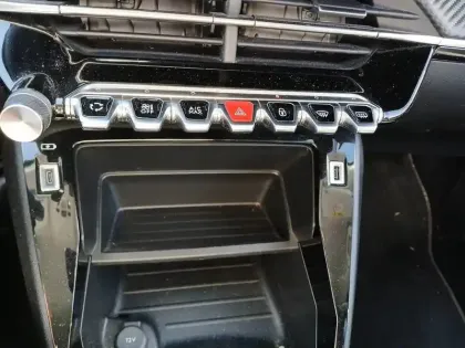 Photo 16 Peugeot 2008  PureTech 130 S&S EAT8