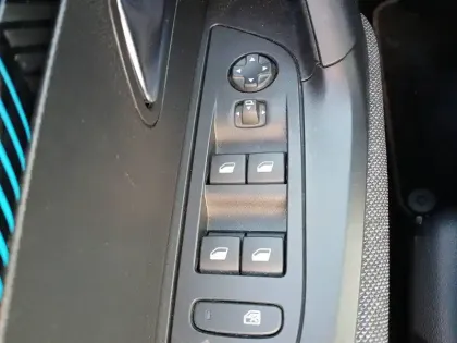 Photo 17 Peugeot 2008  PureTech 130 S&S EAT8