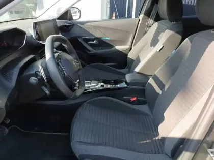 Photo 8 Peugeot 2008  PureTech 130 S&S EAT8