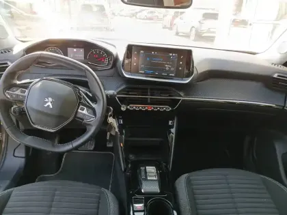 Photo 10 Peugeot 2008  PureTech 130 S&S EAT8