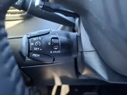 Photo 33 Peugeot 2008  PureTech 130 S&S EAT8