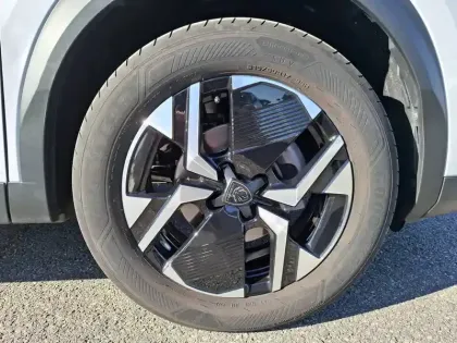 Photo 8 Peugeot 2008  PureTech 130 S&S EAT8