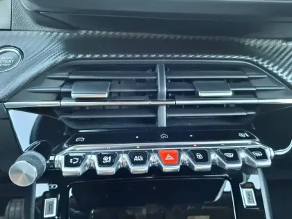 Photo 26 Peugeot 2008  PureTech 130 S&S EAT8