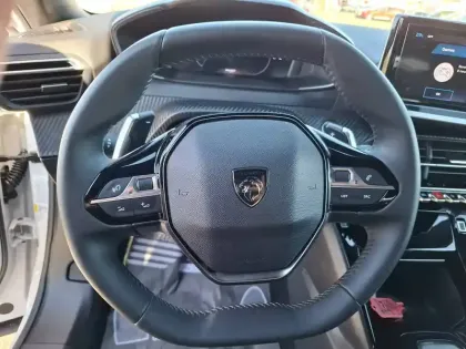 Photo 37 Peugeot 2008  PureTech 130 S&S EAT8