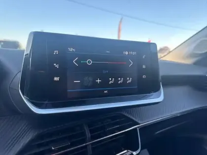 Photo 14 Peugeot 208  PureTech 75 S&S BVM5