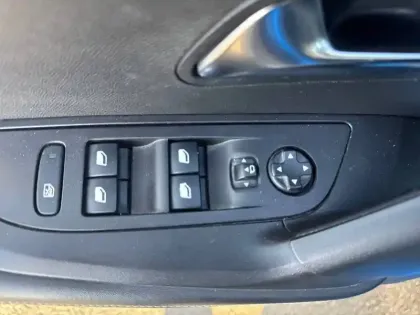 Photo 14 Peugeot 2008  Electrique 136 ch