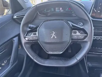 Photo 8 Peugeot 2008  Electrique 136 ch