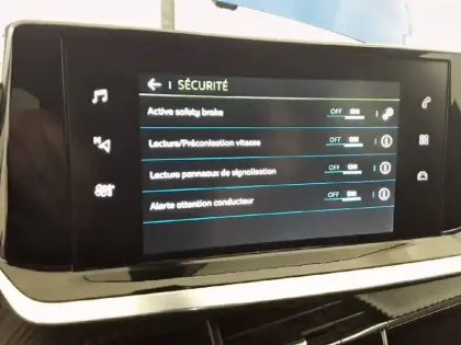 Photo 86 Peugeot 2008  Electrique 136 ch