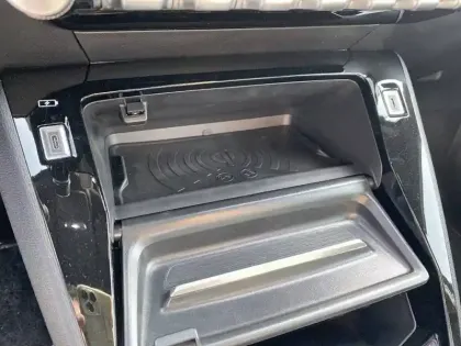 Photo 18 Peugeot 2008  Electrique 54 kWh 156 ch