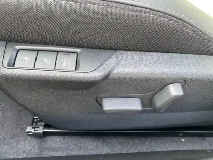 Photo 24 Peugeot 2008  Electrique 54 kWh 156 ch