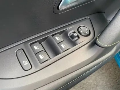 Photo 23 Peugeot 2008  Electrique 54 kWh 156 ch