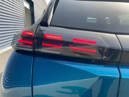 Photo 16 Peugeot 2008  Electrique 54 kWh 156 ch