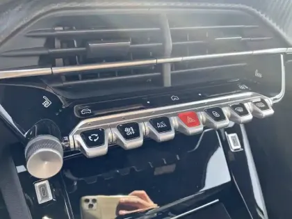 Photo 17 Peugeot 2008  Electrique 54 kWh 156 ch