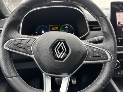 Photo 112 Renault Clio  E-Tech full hybrid 145