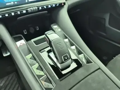 Photo 23 DS DS 9  Hybride E-Tense 360 4x4 Opera