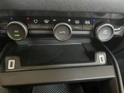 Photo 12 Citroën C4  PureTech 130 S&S BVM6 Feel Pack Business