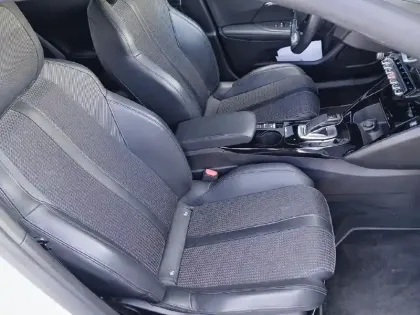 Photo 9 Peugeot 2008 Gén. II Ph1 NG GT 5