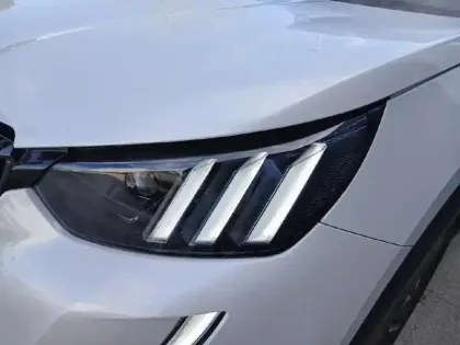 Photo 14 Peugeot 2008 Gén. II Ph1 NG GT 5