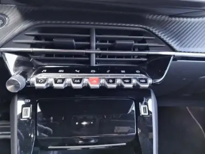 Photo 18 Peugeot 2008 Gén. II Ph1 NG GT 5