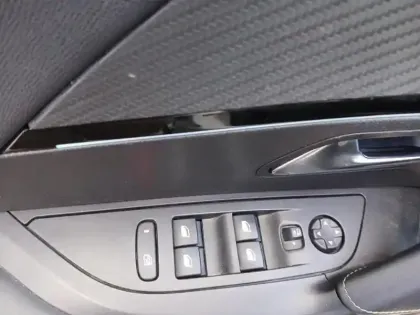 Photo 16 Peugeot 2008 Gén. II Ph1 NG GT 5