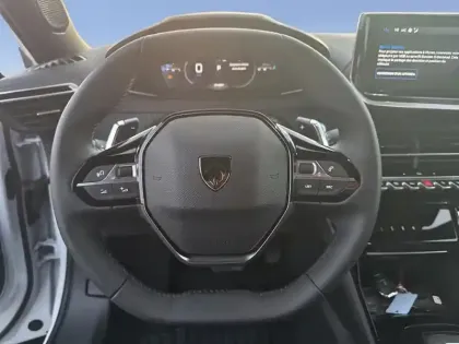 Photo 10 Peugeot 2008  PureTech 130 S&S EAT8 Allure