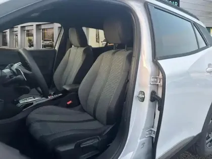 Photo 7 Peugeot 2008  PureTech 130 S&S EAT8 Allure