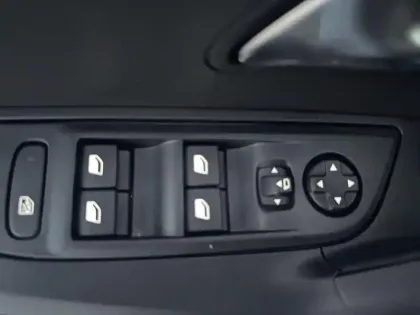 Photo 15 Peugeot 2008  PureTech 130 S&S EAT8 Allure