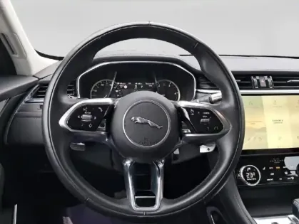 Photo 11 Jaguar F-Pace  D200 MHEV R-Dynamic SE BVA8 AWD Camera GPS Cuir
