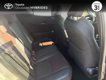 Photo 6 Toyota C-HR  122h Distinctive 2WD E-CVT RC18