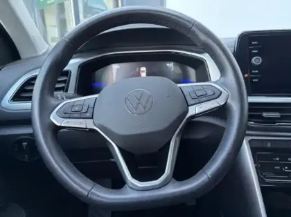 Photo 10 Volkswagen T-roc  1.0 TSI 110ch Life