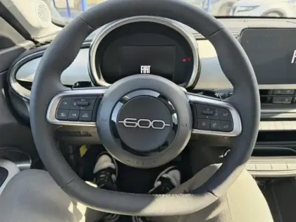 Photo 11 Fiat 600  1.2 Hybrid Turbo 110ch La Prima eDCT6