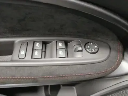 Photo 11 Alfa Romeo Junior  Elettrica 280ch Veloce