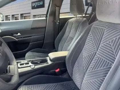 Photo 12 Lancia Ypsilon  1.2 Ibrida 100ch LX eDCT6