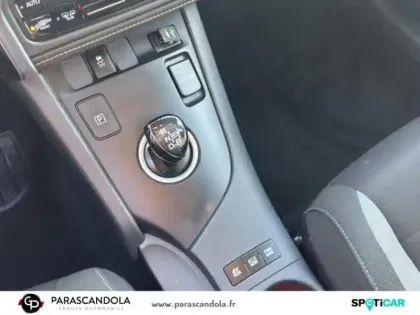 Photo 14 Toyota Auris  Touring Sports HSD 136h Design