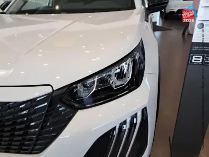 Photo 27 Peugeot 2008  e- 156ch Style