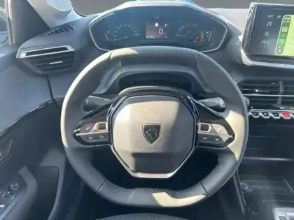 Photo 11 Peugeot 208  e- 136ch Style