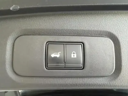 Photo 8 Nissan Qashqai  1.3 Mild Hybrid 158ch Tekna Xtronic