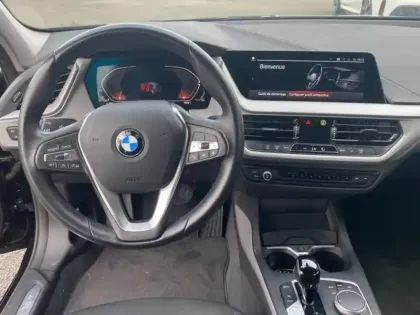 Photo 16 BMW Serie 1 Série 1 118iA 136ch Edition M Design DKG7