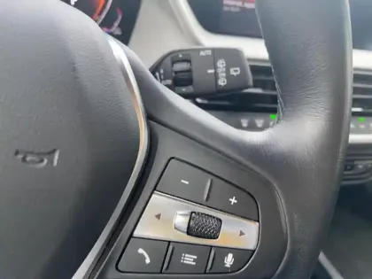 Photo 24 BMW Serie 1 Série 1 118iA 136ch Edition M Design DKG7