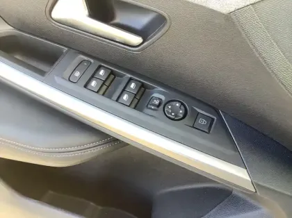 Photo 16 Peugeot 3008 Nouveau Hybrid 136 e-DCS6 Allure