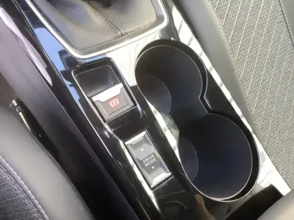 Photo 23 Peugeot 2008 Nouveau 100 S&S BVM6 Allure