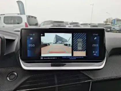 Photo 55 Peugeot 2008  PureTech 130 S&S EAT8