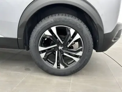 Photo 99 Peugeot 2008  PureTech 130 S&S EAT8